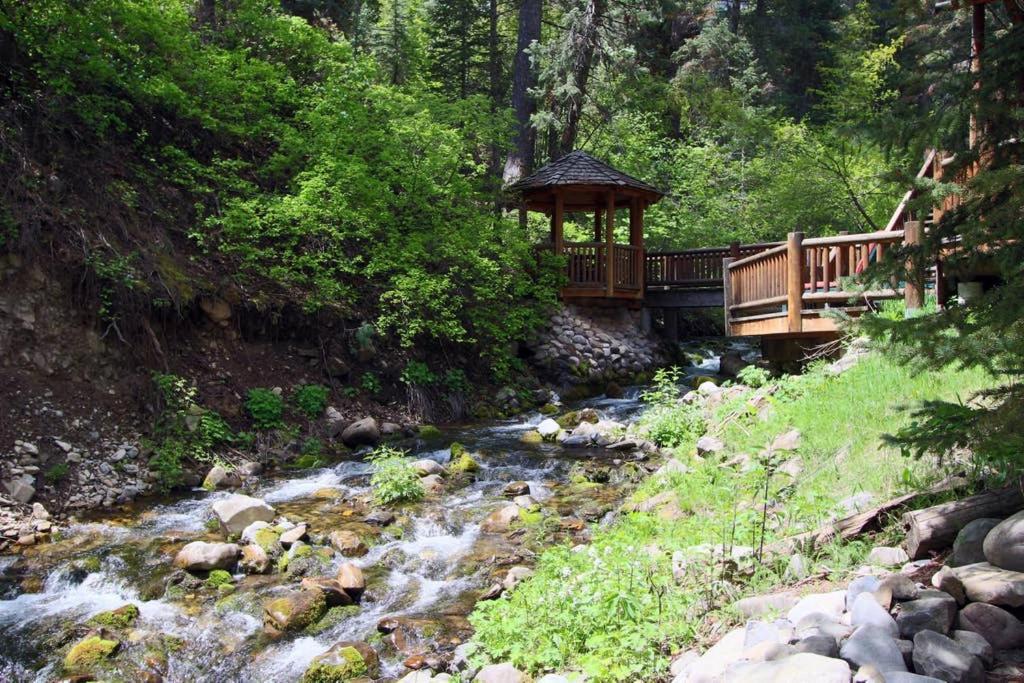 Log Cabin On The Stream Sundance, Utah Exterior foto